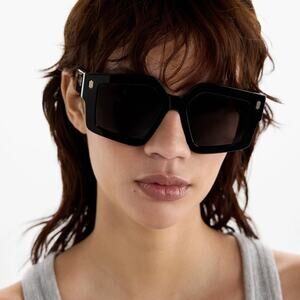 New, FENDI Sunglasses FE40162I 01A Authentic